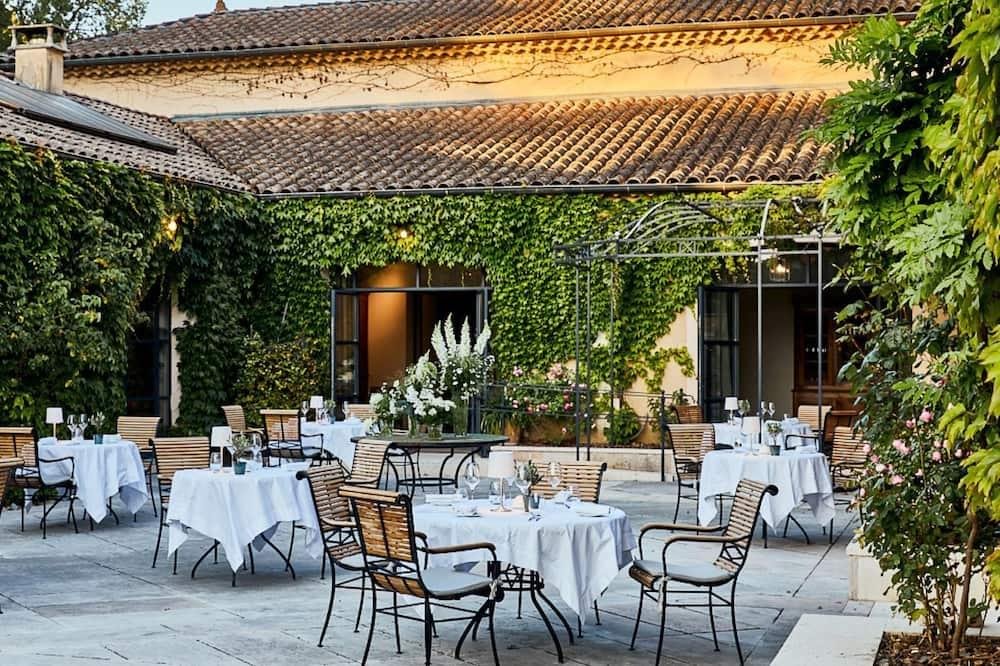 Le Cèdre de Montcaud, Restaurant in Sabran