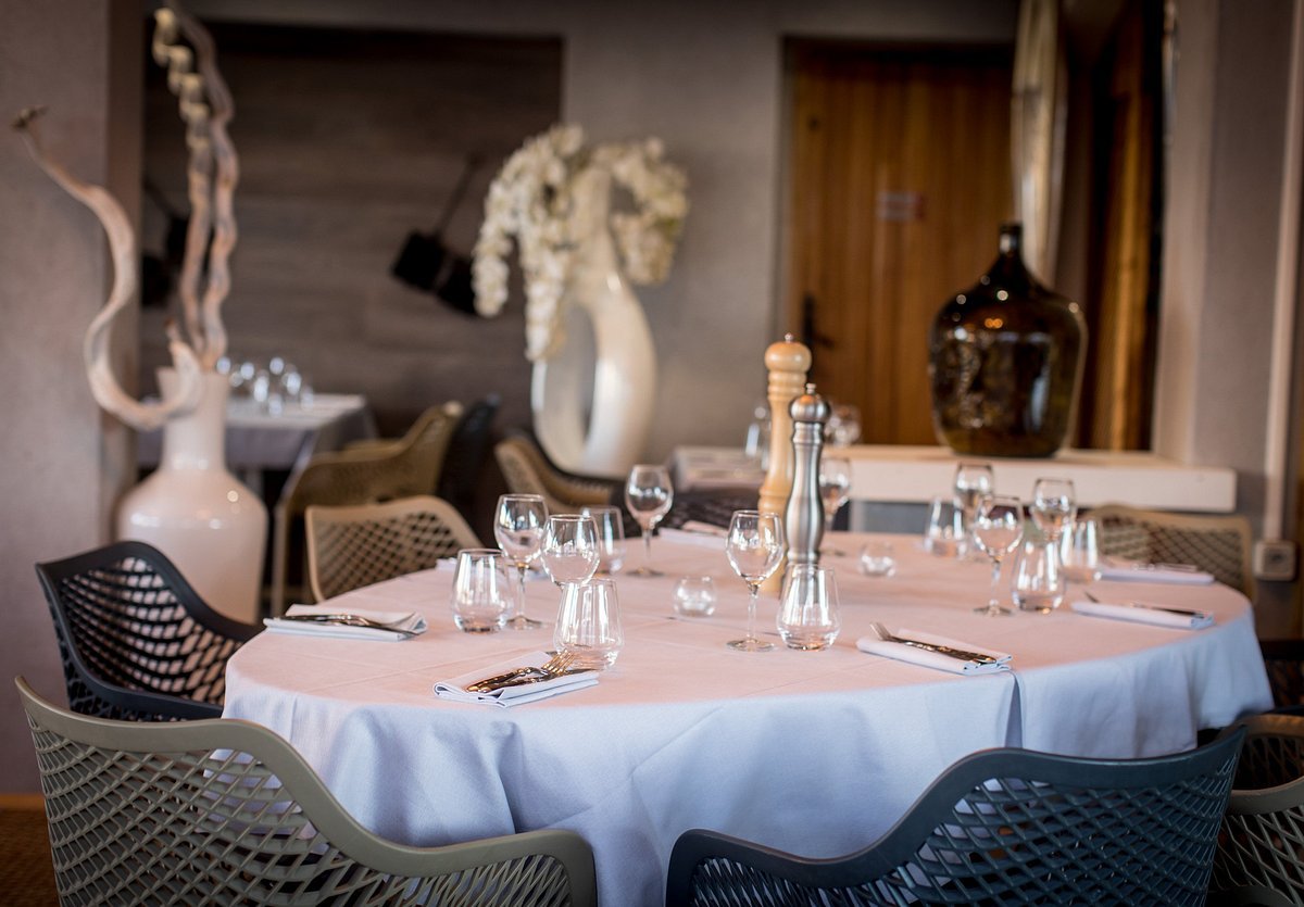 La Table de Mina