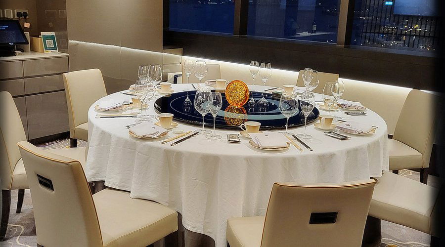 Moon Bay Chinese Cuisine, Restaurant in Hong Kong