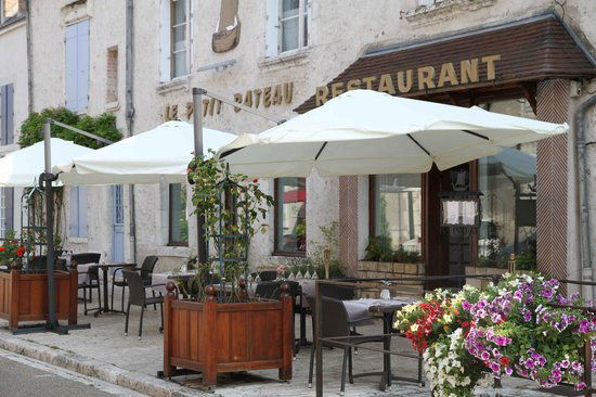Le P'tit Bateau, Restaurant in Beaugency