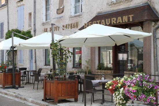 Le P'tit Bateau restaurant in Beaugency