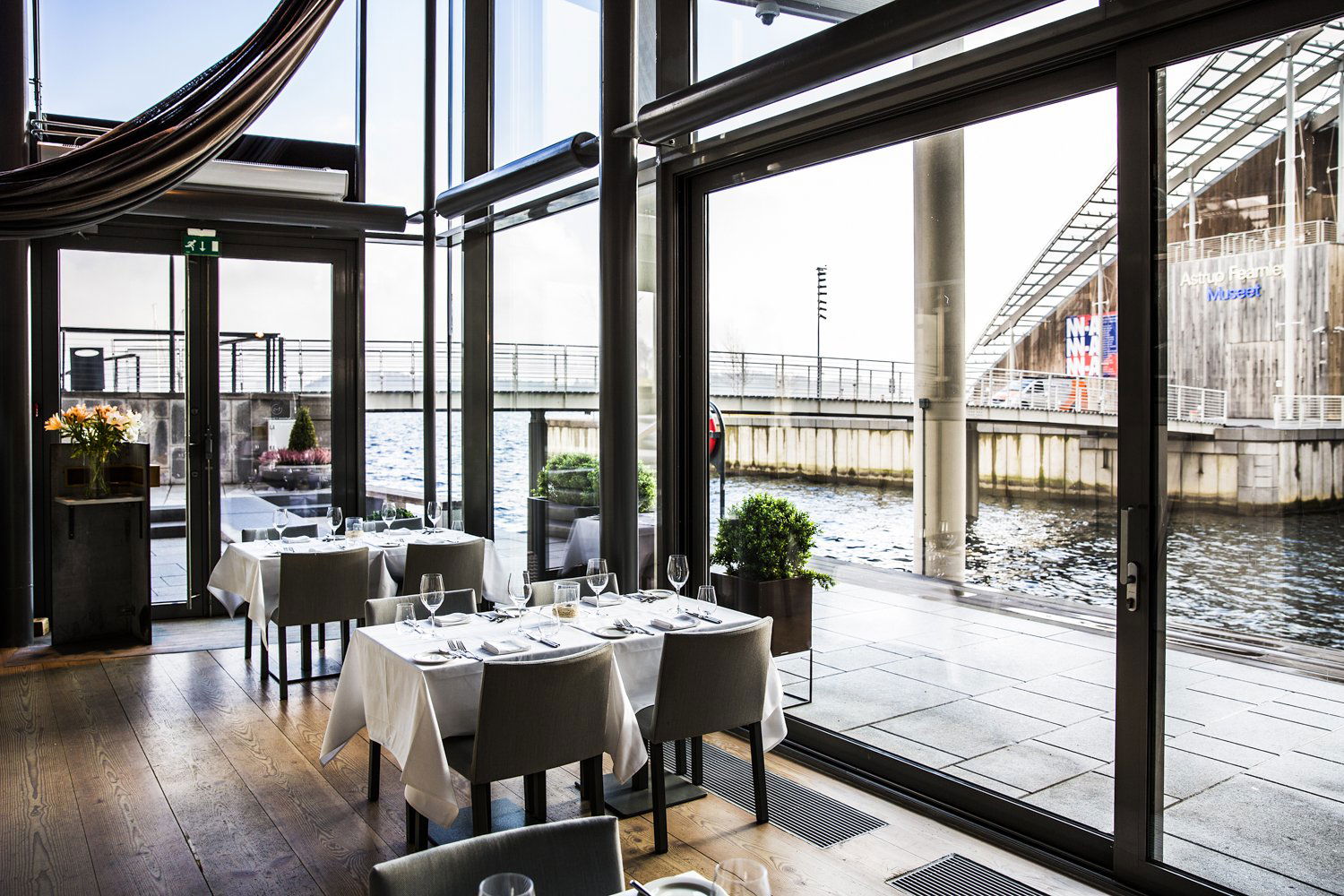 Tjuvholmen Sjomagasin, Restaurant in Oslo