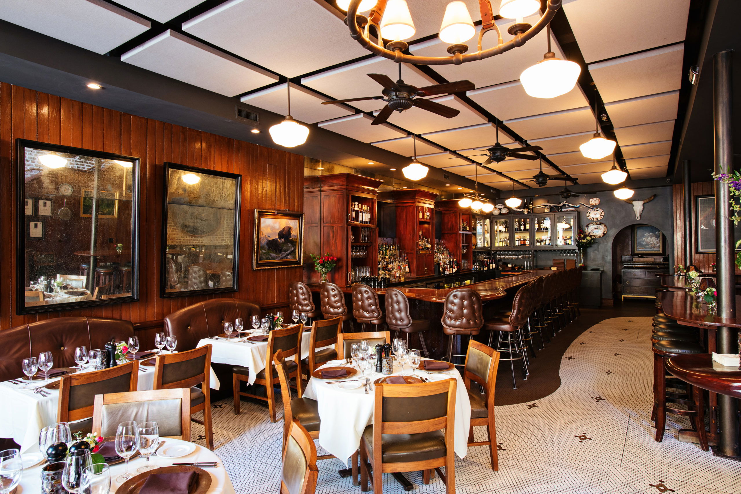 Halls Chophouse, Restaurant in Charleston