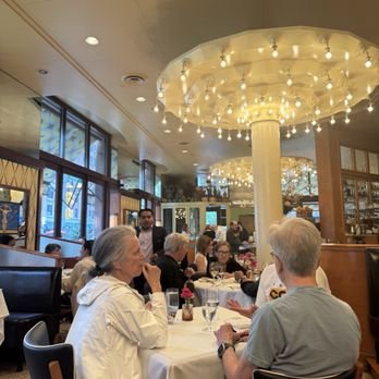 Nice Matin, Restaurant in New York City