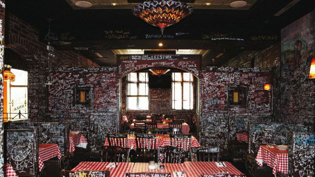 Ginos East, Restaurant in Chicago