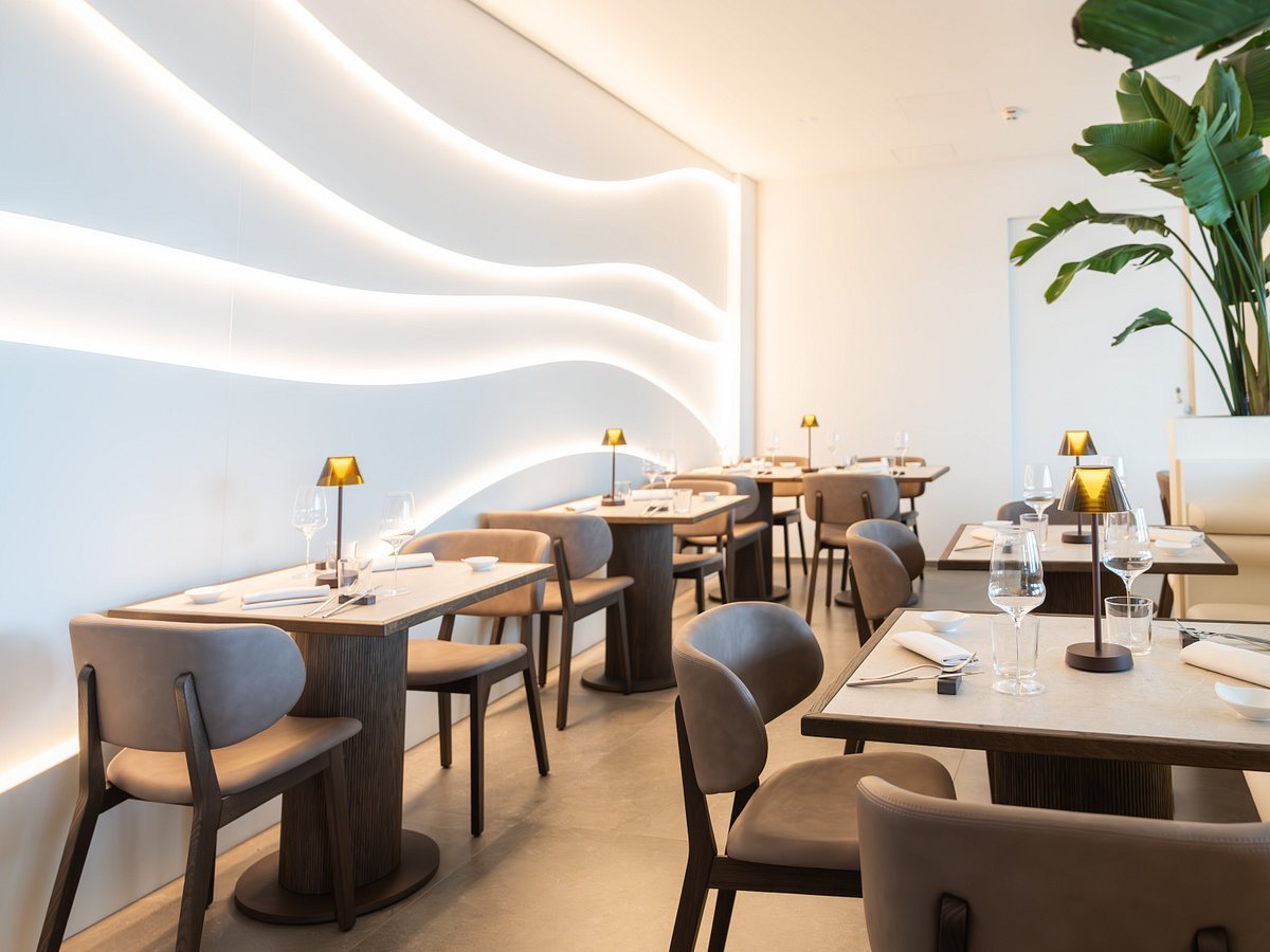 Madonnina del Pescatore restaurant in Marzocca, Italy