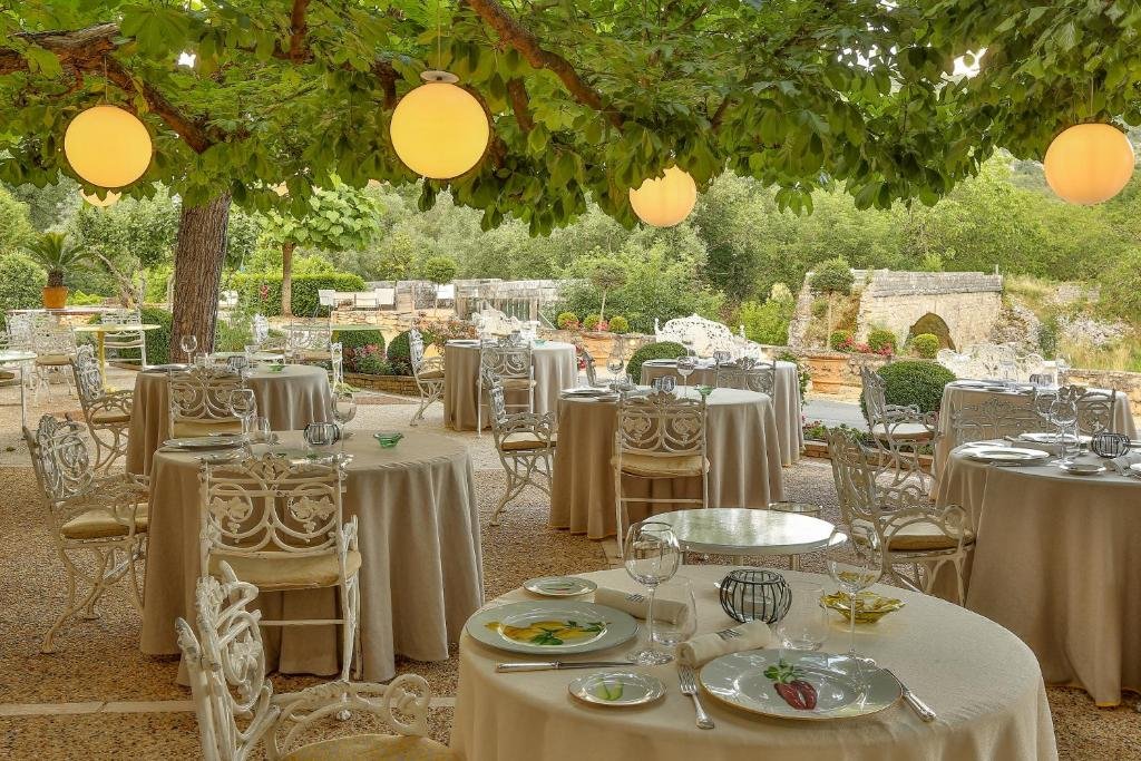 Le Pont de l'Ouysse restaurant in Lacave