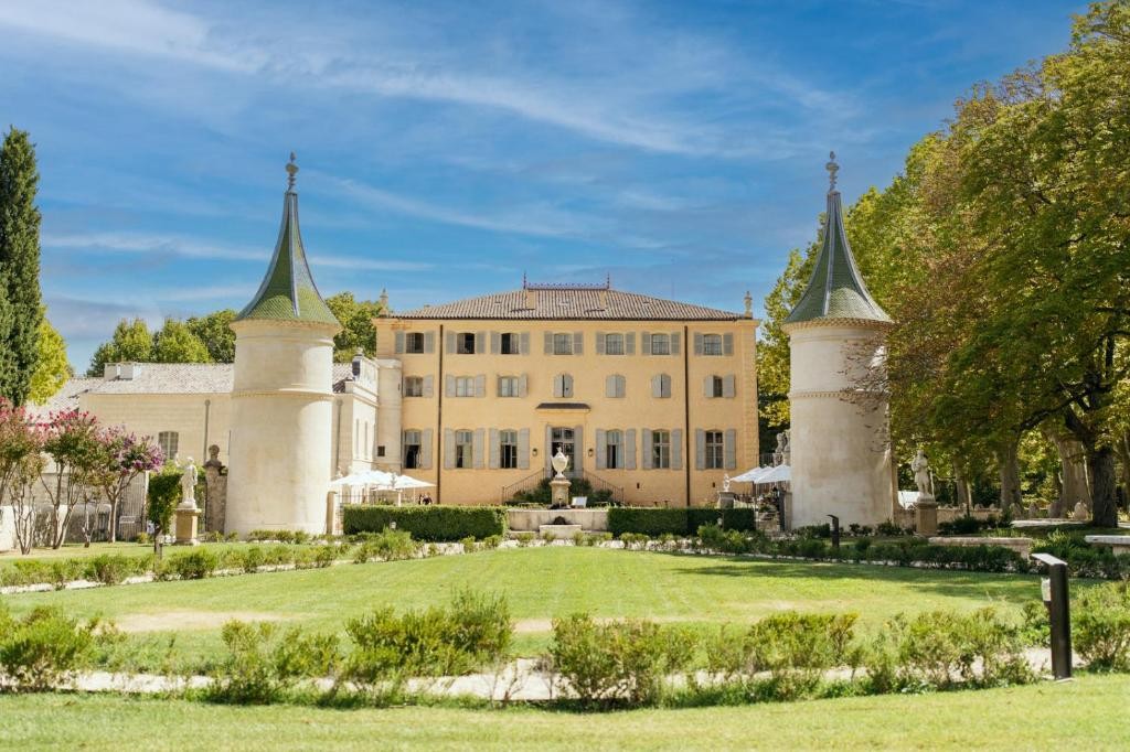 Château de Fonscolombe hotel in Le Puy-Sainte-Réparade, France