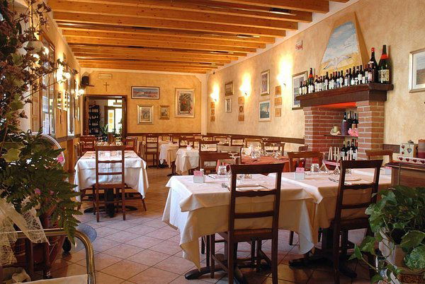 Gabbiano 1983, Restaurant in Corte de' Cortesi