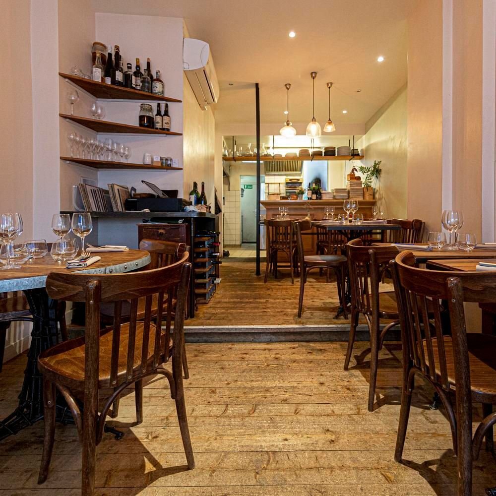 Aux Plumes, Restaurant in Paris