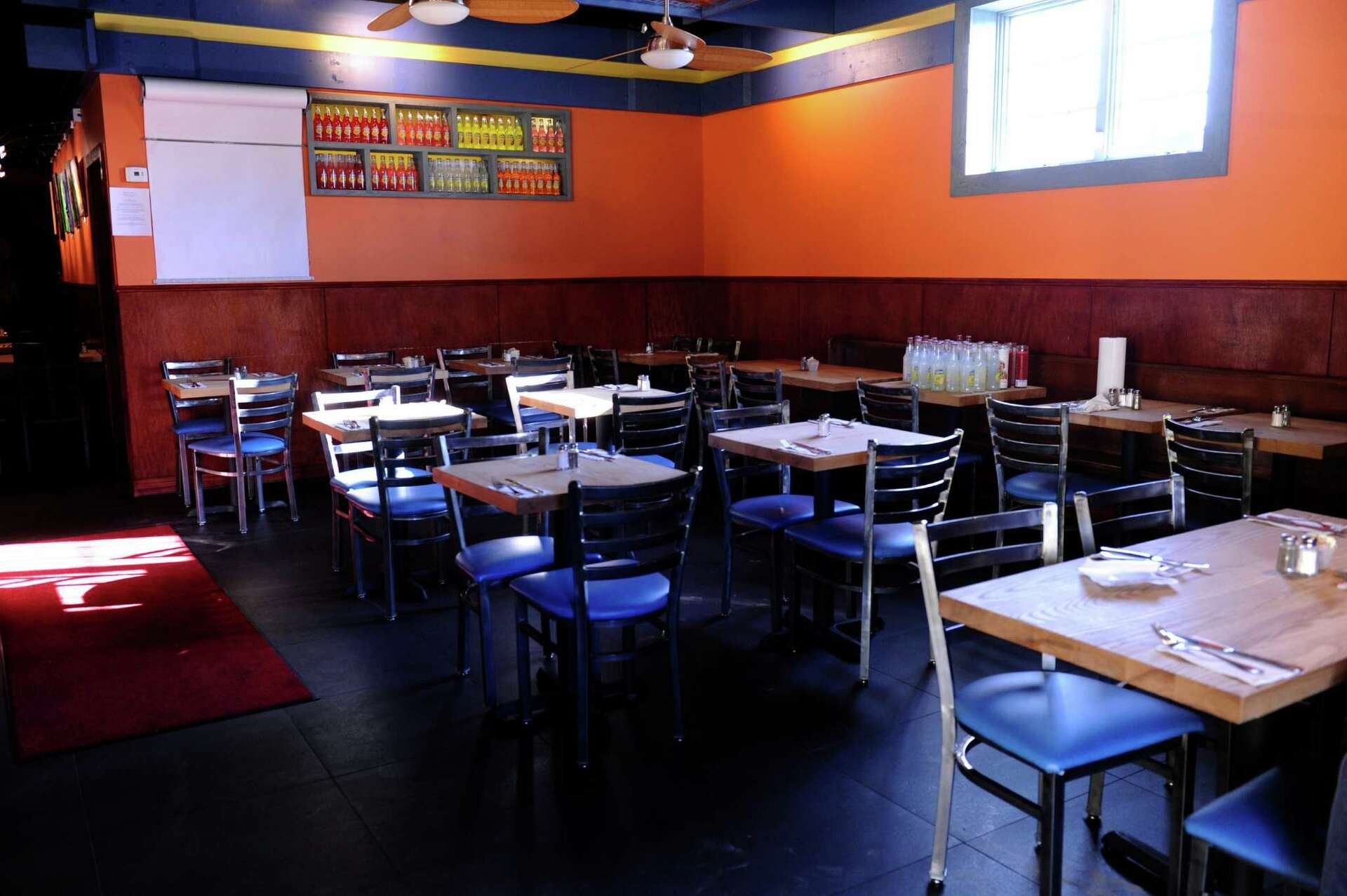 Valencia Luncheria, Restaurant in Norwalk