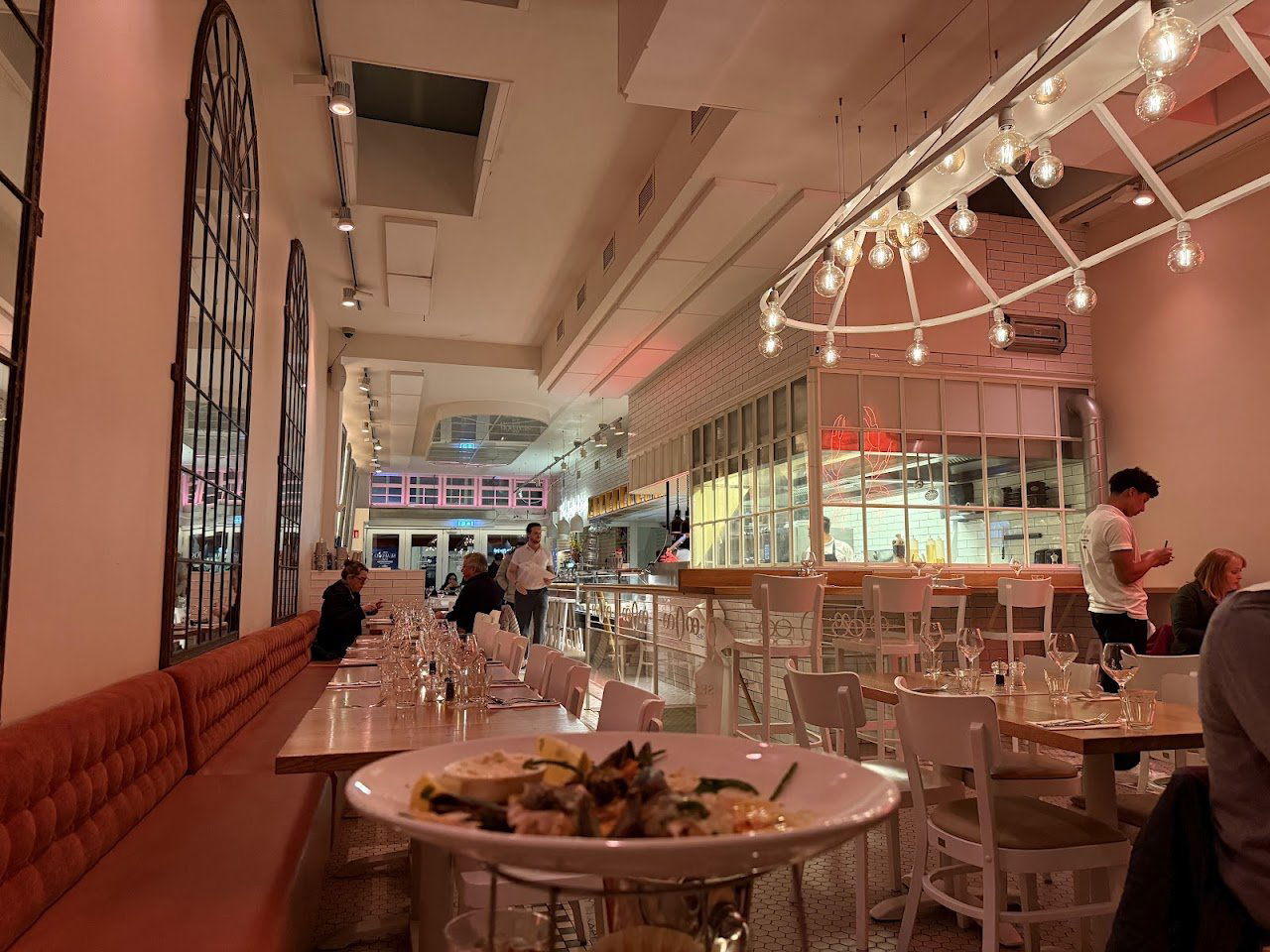 Restaurant Showw, Restaurant in Amsterdam