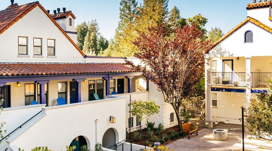 Small Luxury Hotels Member 2025 by Small Luxury Hotels of the World (2025)