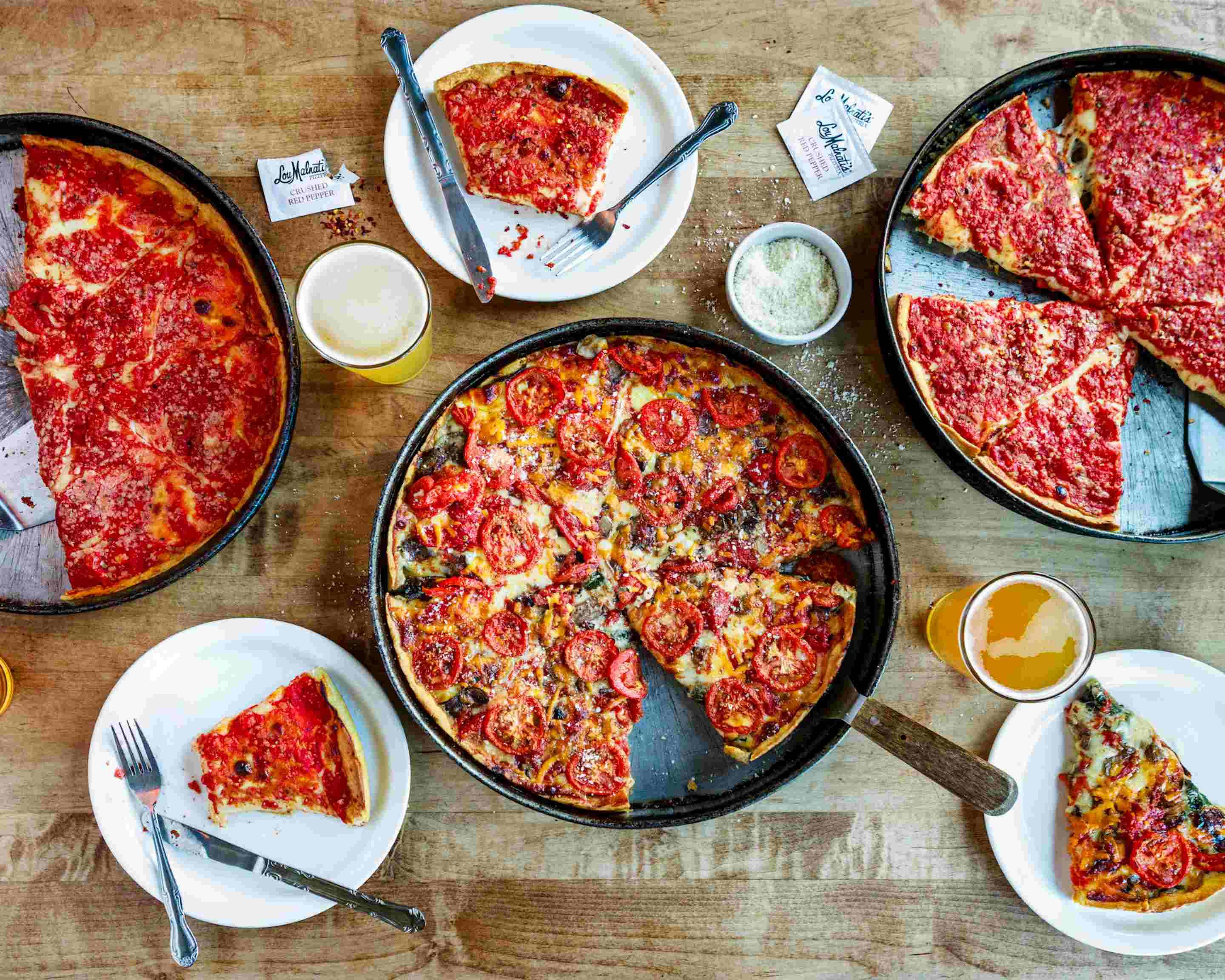 Lou Malnatis Pizzeria restaurant in Chicago, United States