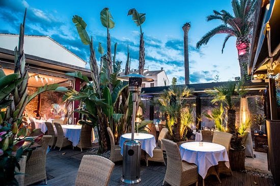 L'Auberge du Pêcheur restaurant in Saint-Florent, France