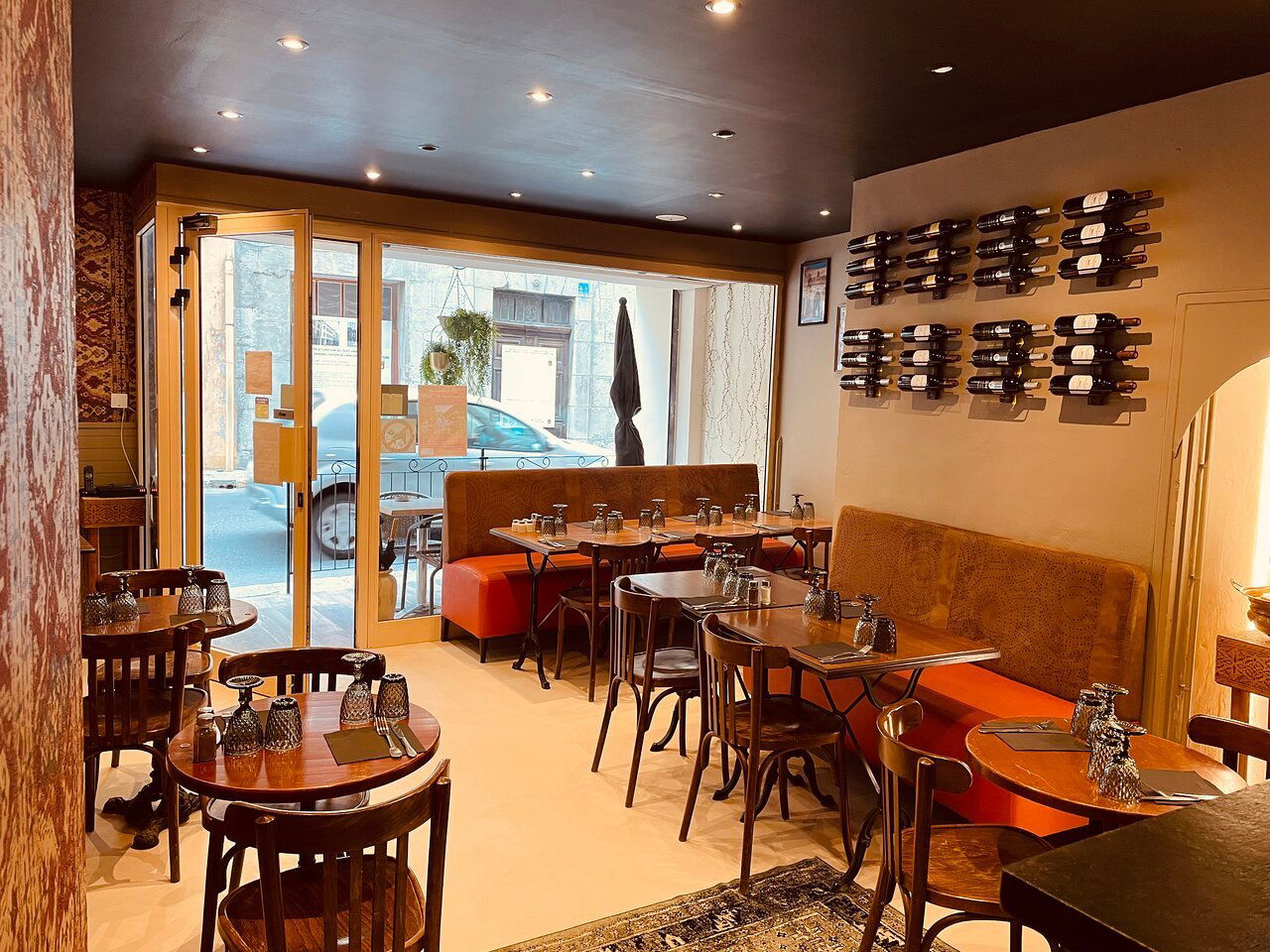 Salle Climatisée, Restaurant in Montreal