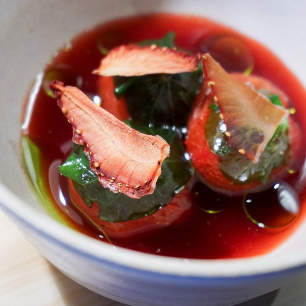 June, Restaurant in Übersee