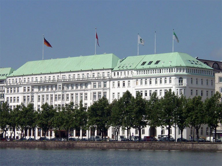 Fairmont Hotel Vier Jahreszeiten, Hotel in Hamburg