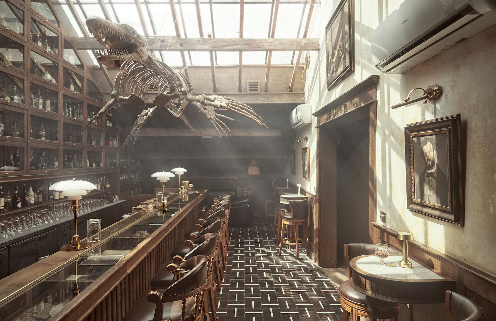 The Haflington, Bar in Hanoi