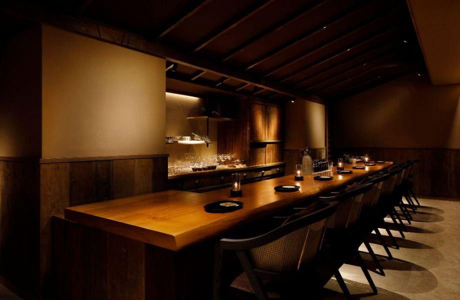Folklore, Bar in Tokyo
