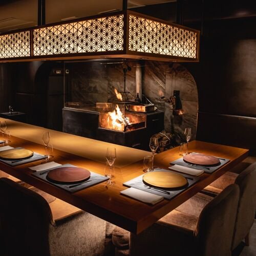 Miyake Akira, Restaurant in Tokyo