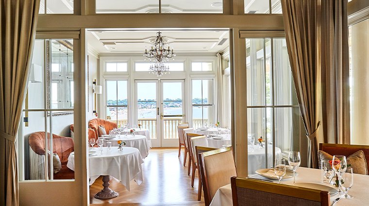 Cara, Restaurant in Newport