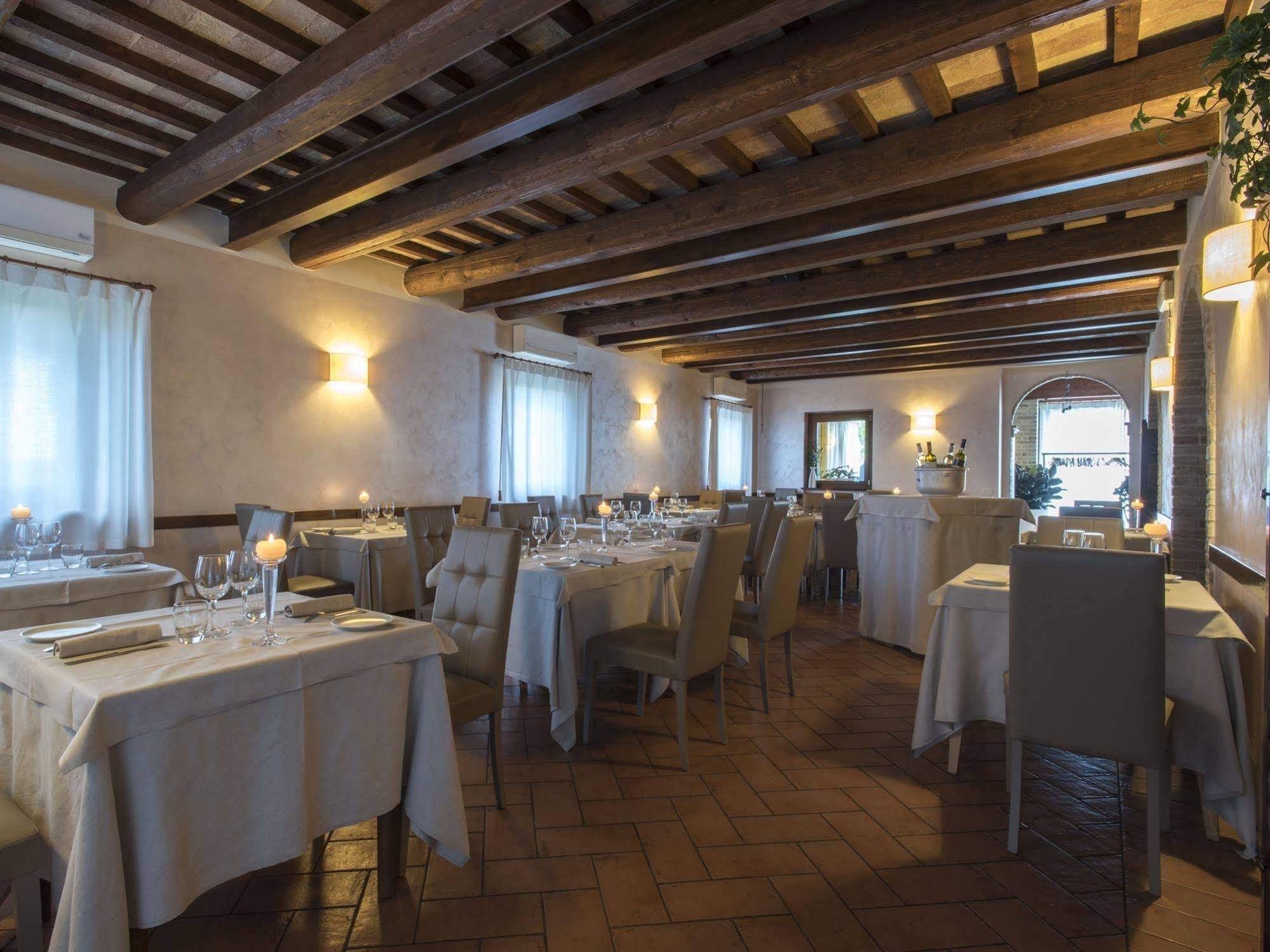 Osteria dei Segreti restaurant in Appignano