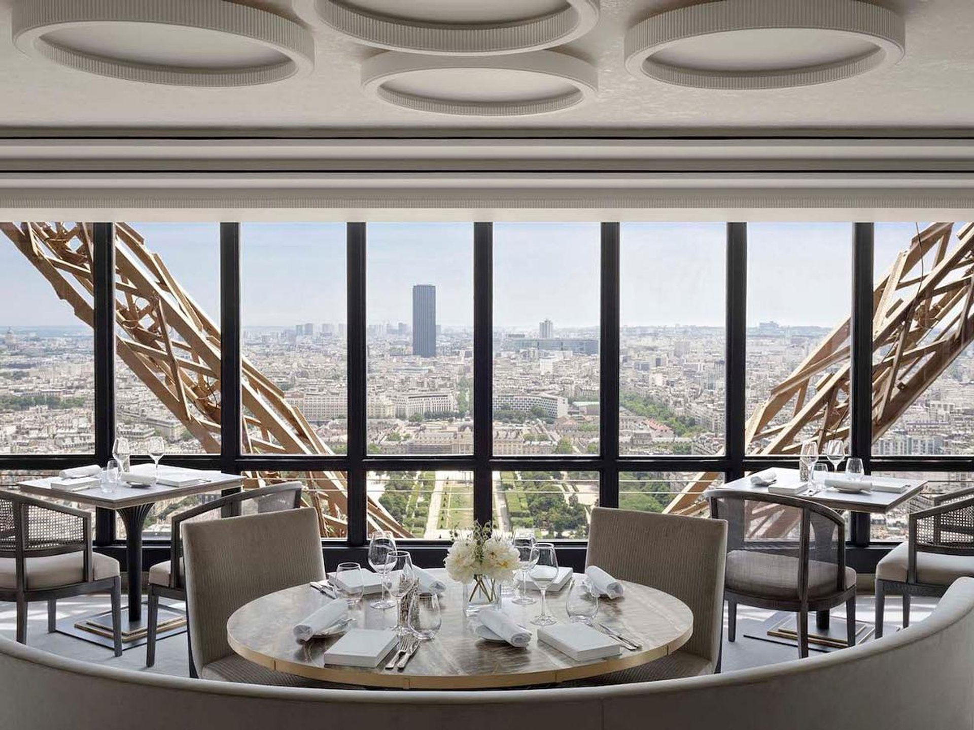 Le Jules Verne, Restaurant in Paris