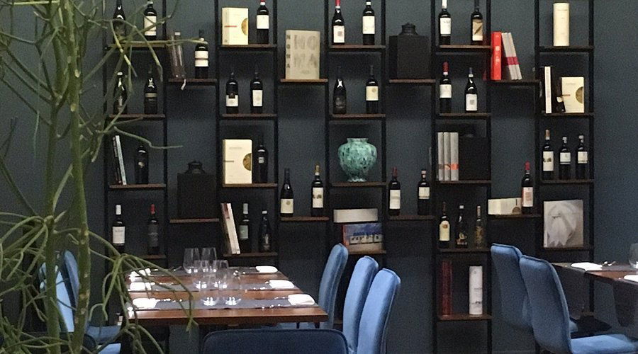 Cut, Restaurant in Caravaggio