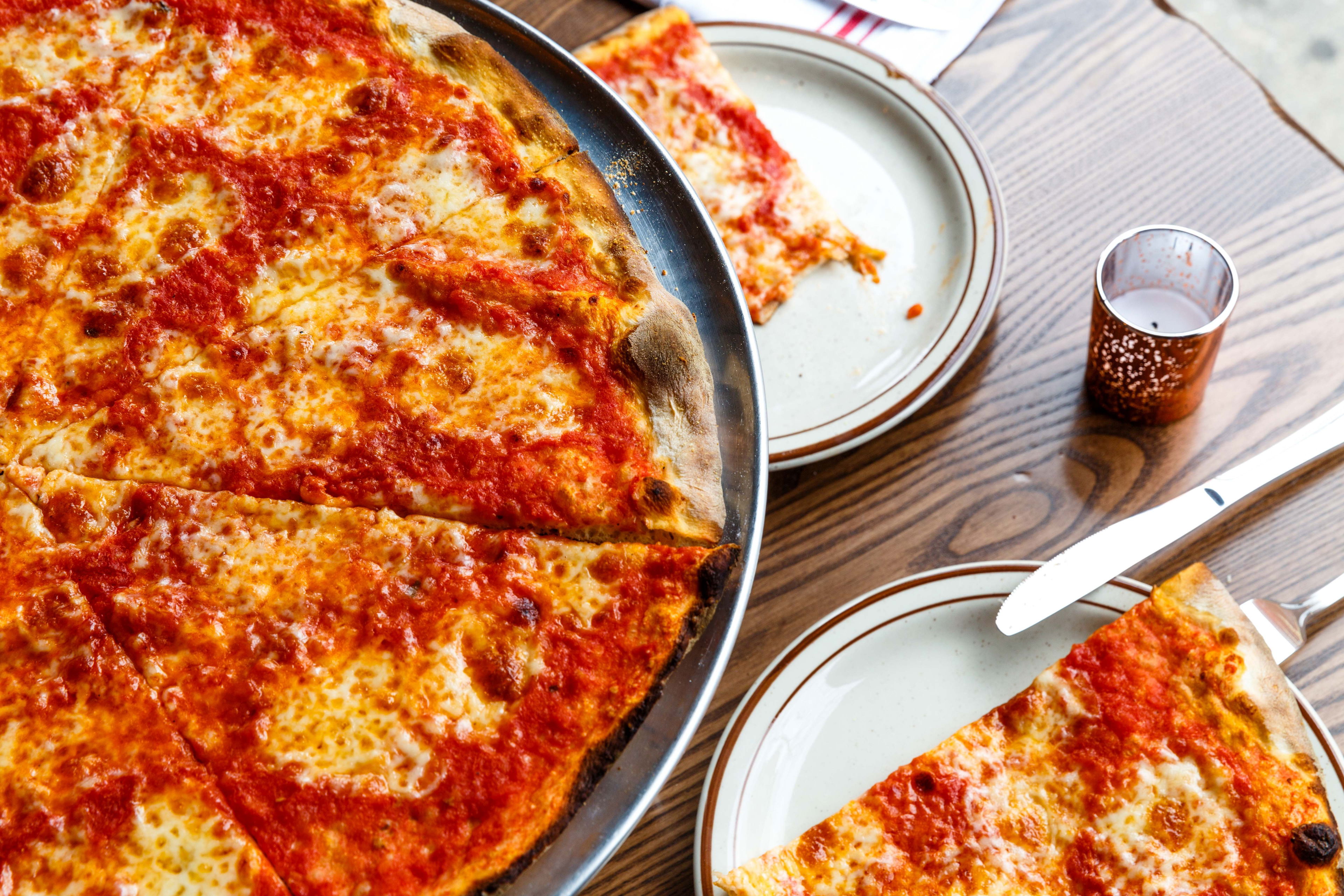 Joe & Pat's Pizzeria & Restaurant, Restaurant in New York City