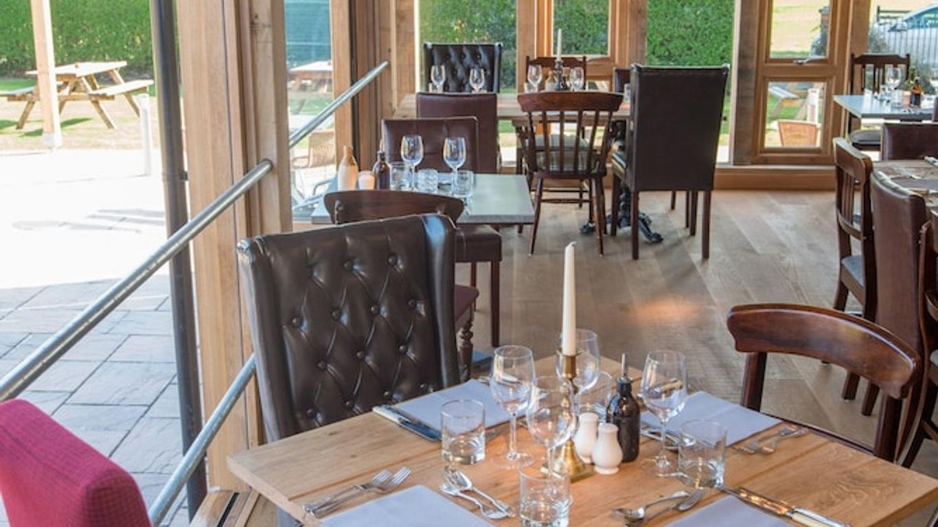 The Swan Inn, Restaurant in Islip