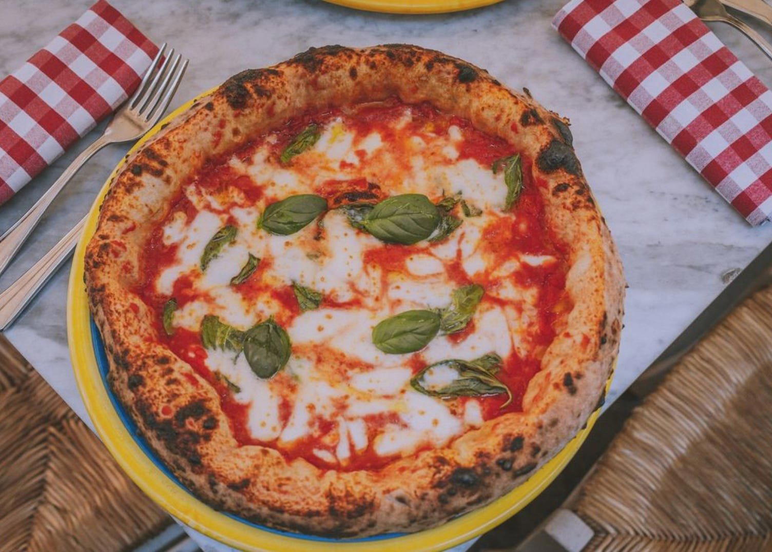 Pizzeria Oliva ai Tre Santi, Naples, Italy
