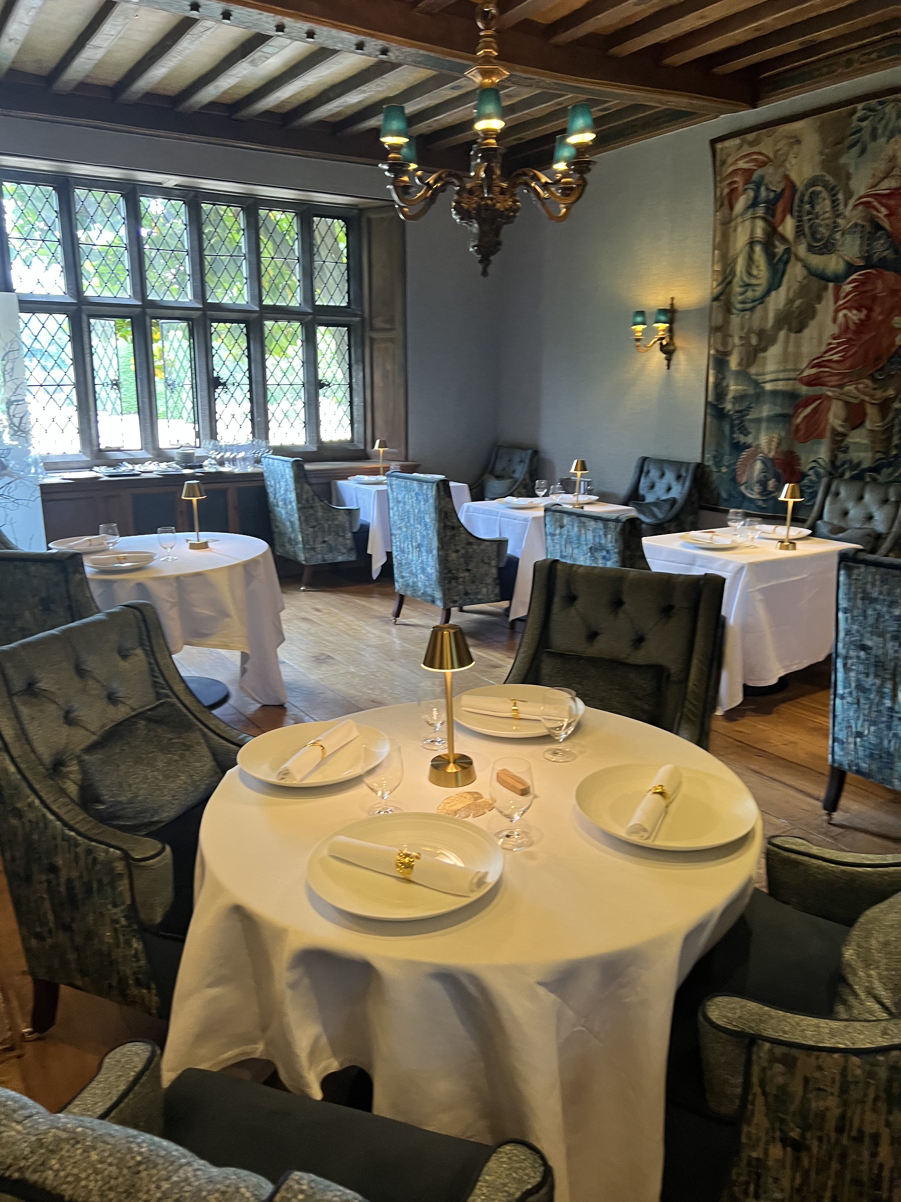 The Tudor Pass, Restaurant in Egham