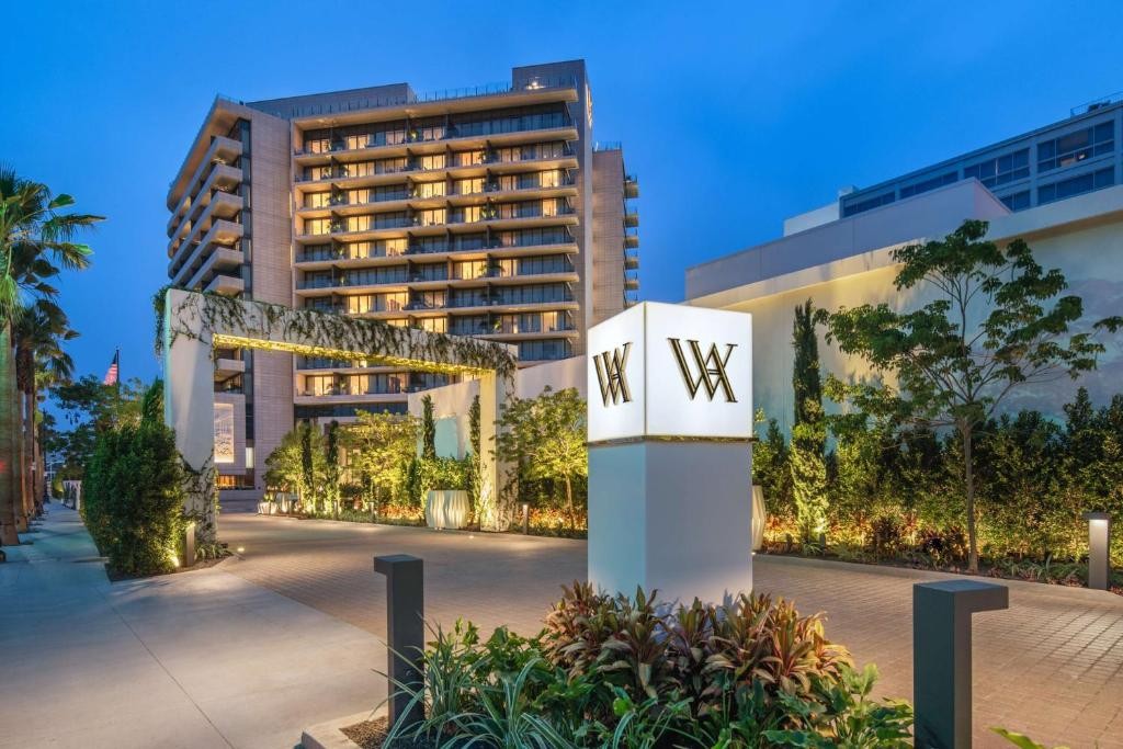 Waldorf Astoria Beverly Hills hotel in Los Angeles