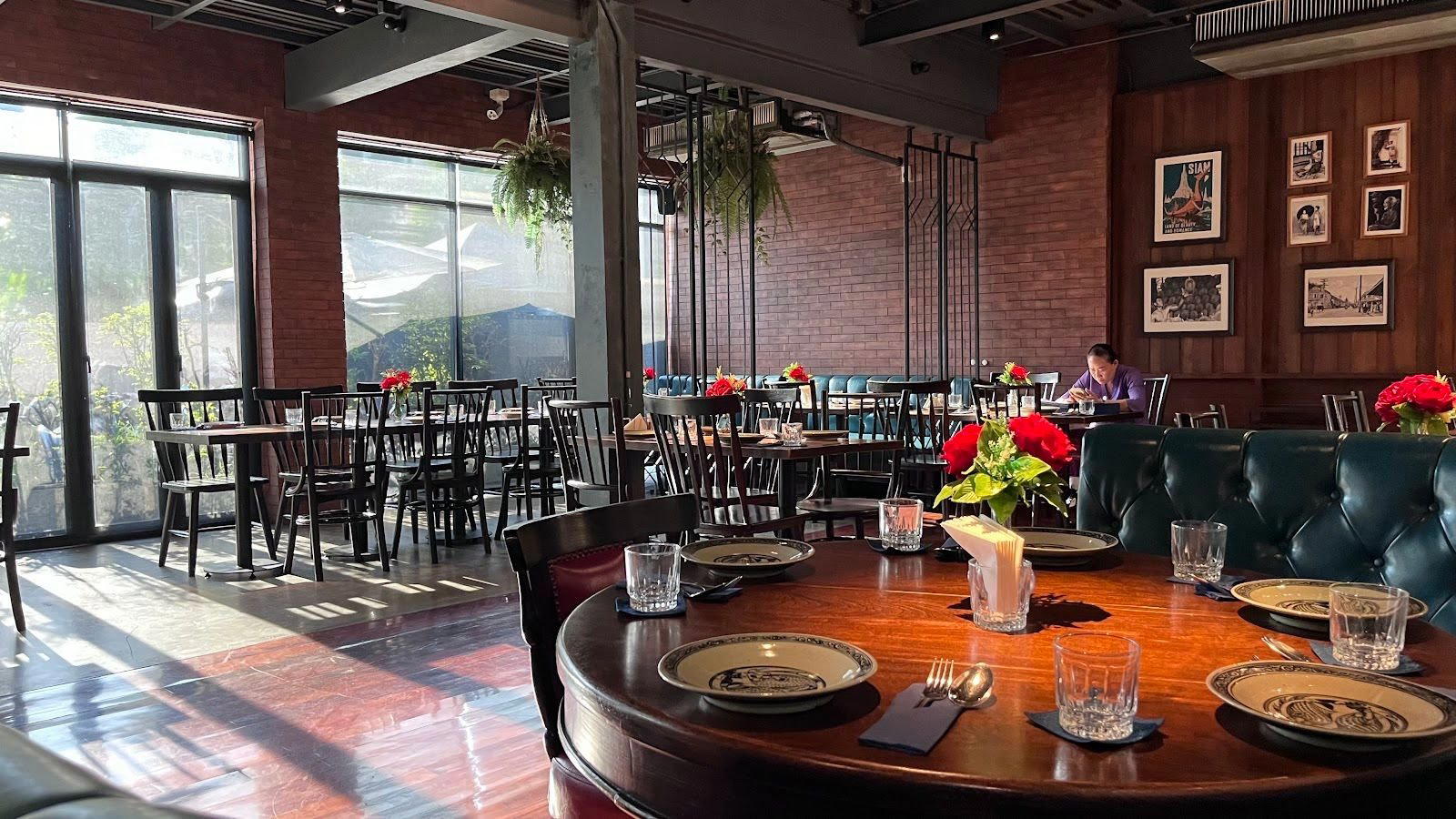 Sri Trat Restaurant and Bar, Bangkok, Thailand