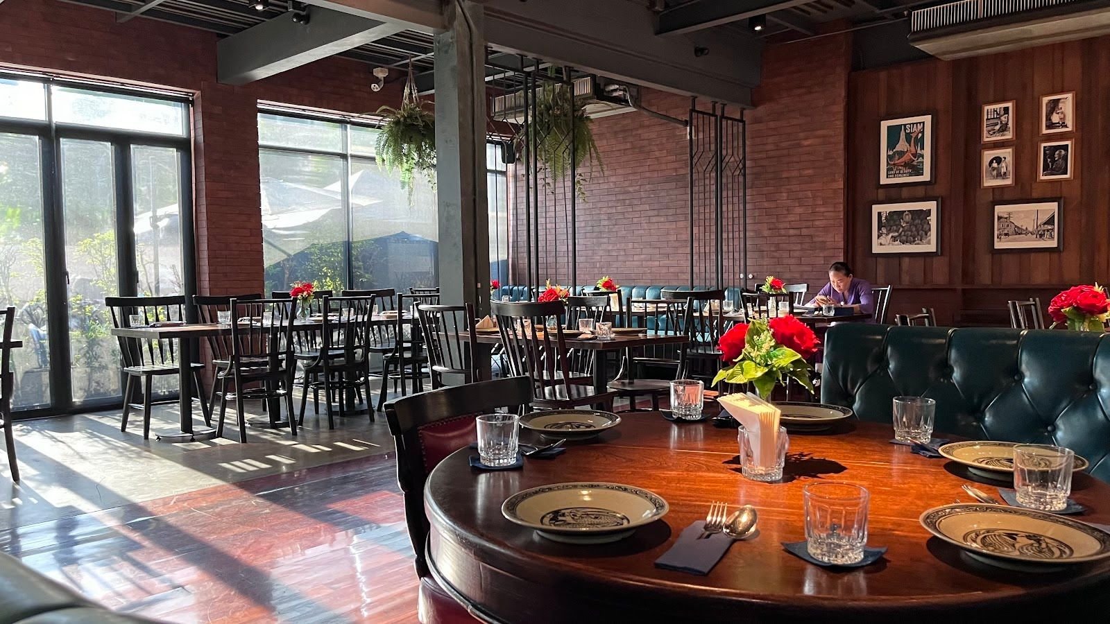 Sri Trat Restaurant and Bar, Bangkok, Thailand