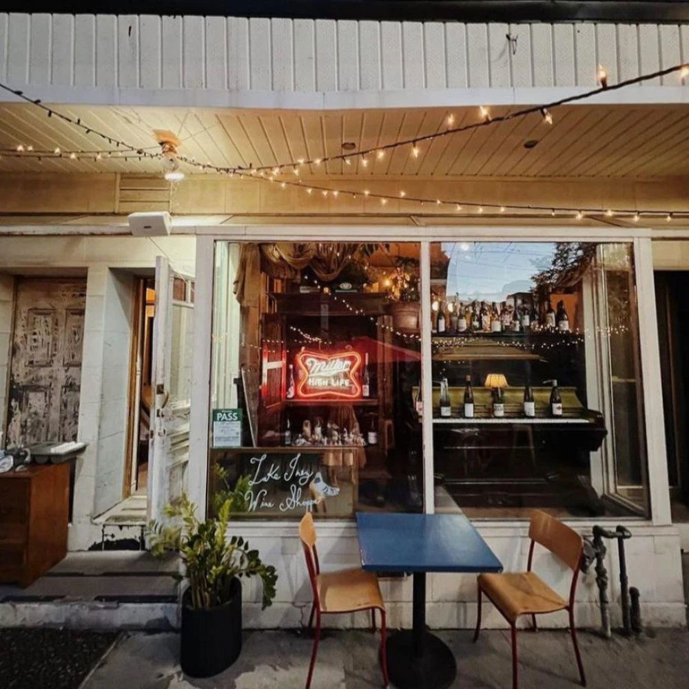 Lake Inez, Restaurant in Toronto