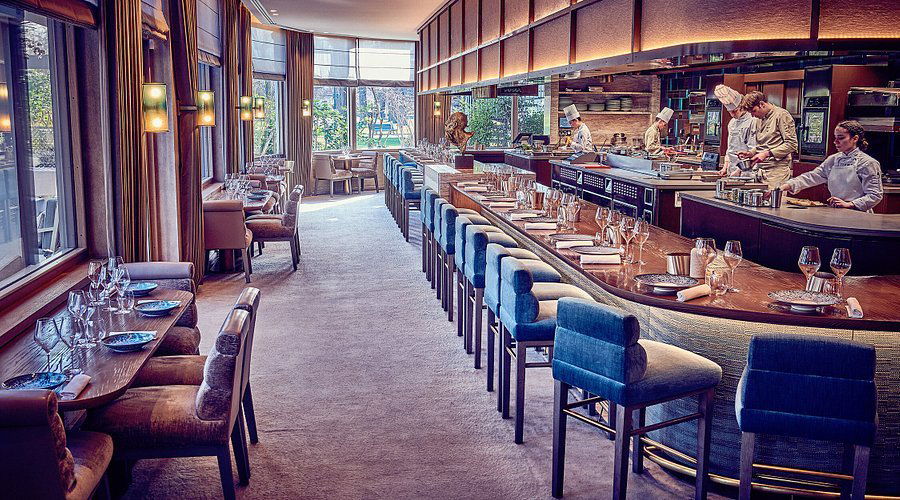 Pavyllon restaurant in Paris, France