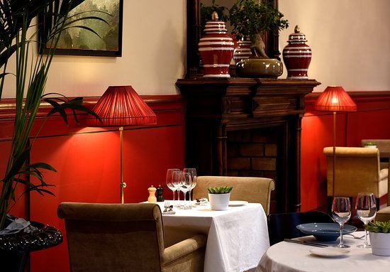 Le Petit Henri restaurant in L'Isle-sur-la-Sorgue, France