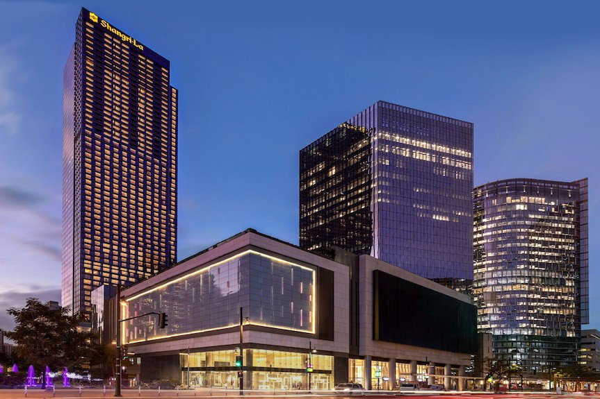 Shangri-La at the Fort, Manila hotel in Manila, Philippines