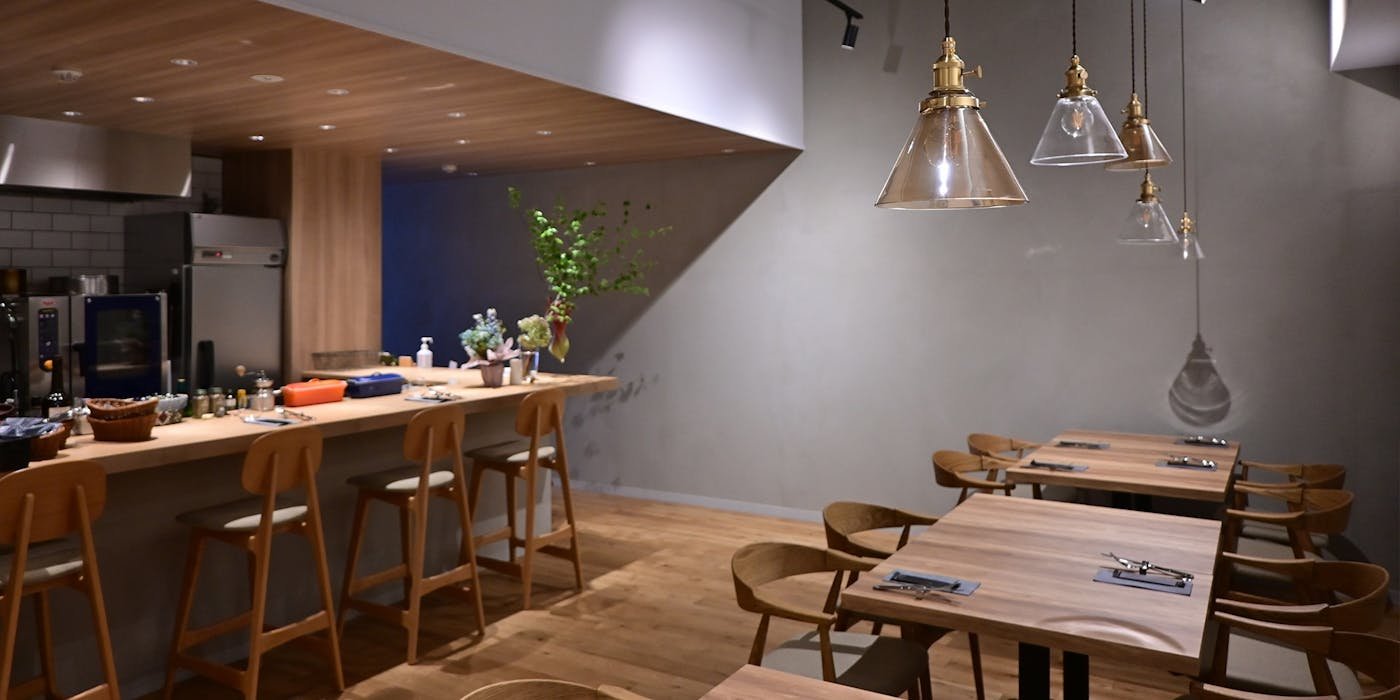 Les six, Restaurant in Tokyo