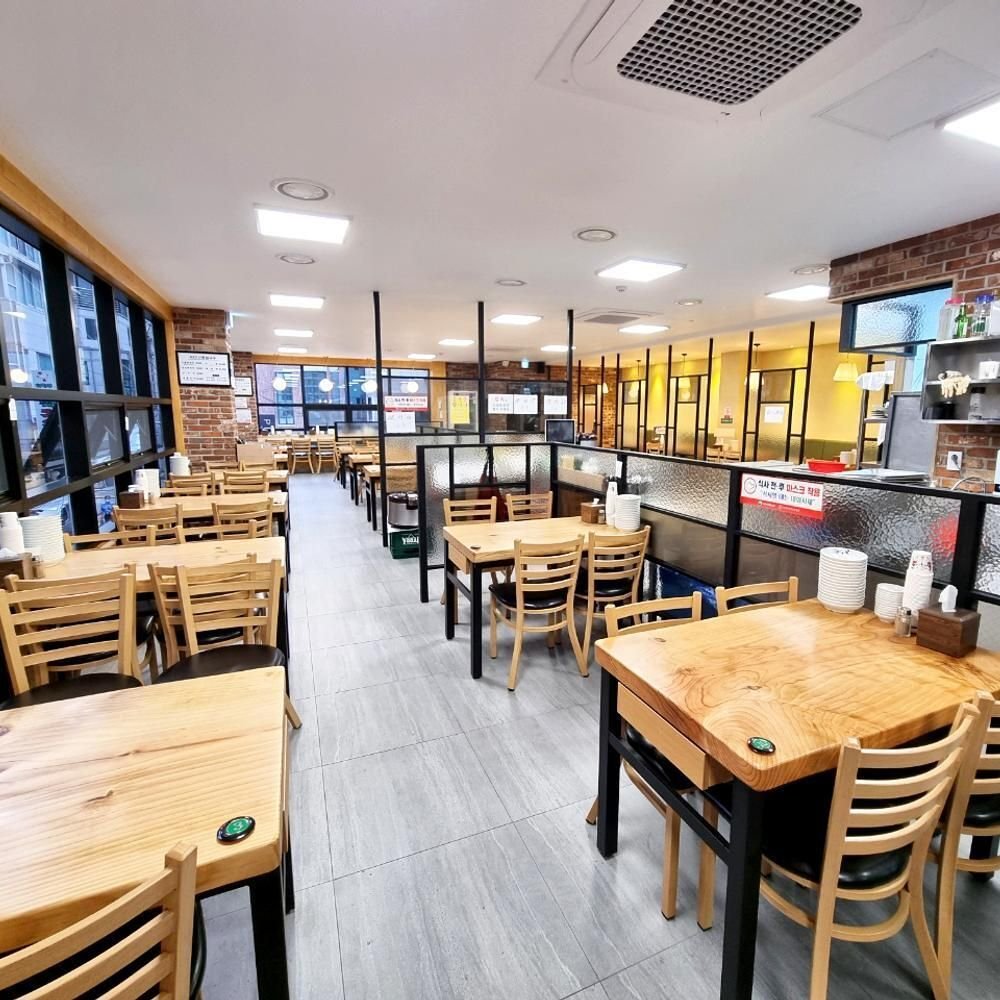 Limbyungjoo Sandong Kalguksu restaurant in Seoul, South Korea