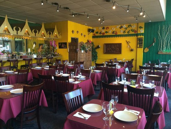 ROM, Restaurant in Roses