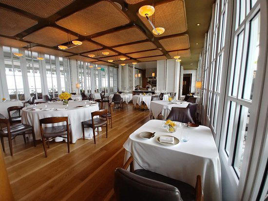 Spago Dining Room by Wolfgang Puck restaurant in Singapore