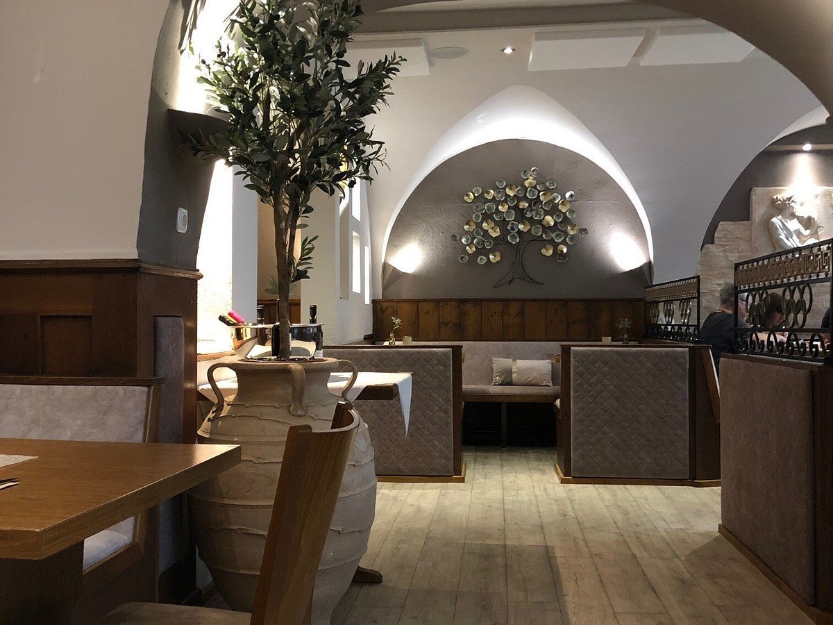 Blaue Traube restaurant in Algund, Italy