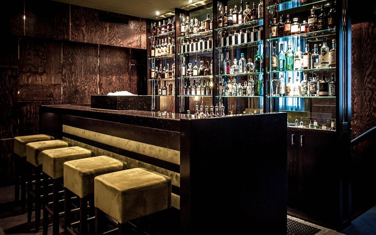 Le Lion Bar de Paris bar in Hamburg, Germany