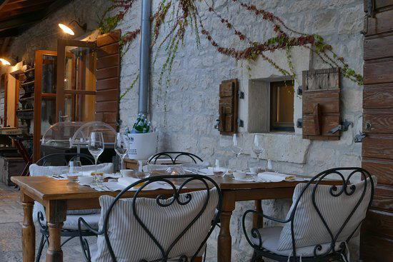 Meneghetti, Bale, Croatia