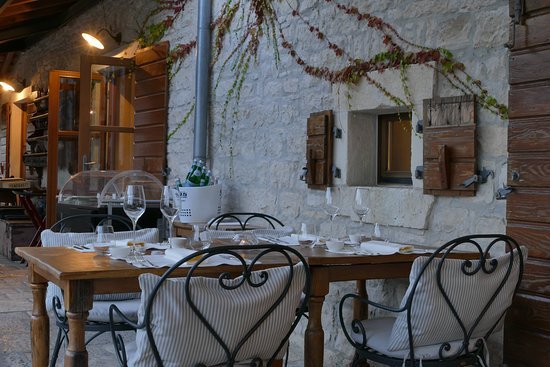 Meneghetti restaurant in Bale