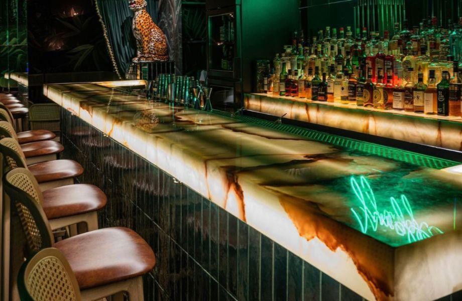 The Bar in Front of the Bar, Bar in Athens