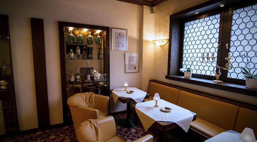 ZUR WEINSTEIGE, Restaurant in Stuttgart